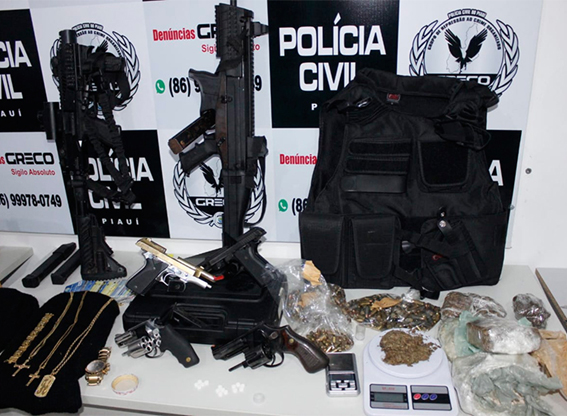 As armas, drogas, dinheiro, jóias apreendidos na Operação Guará